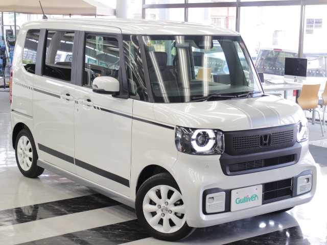 ホンダ Ｎ ＢＯＸ 千葉県 2023(令5)年 1.5万km プラチナホワイトパール ワンオーナー/ボンネットフードデカール/サイドデカール/社外14インチアルミホイール/GATHERS Apple CarPlay対応ディスプレイオーディオ/リヤワイドカメラカメラ/HONDA SENSING/アダプティブクルーズコントロール/マルチインフォメーションディスプレイ/アイドリングストップ/ソナーセンサー/電動パーキングブレーキ/左側パワースライドドア/LEDヘッドライト/リヤドアロールシェード/取扱説明書/保証書/スペアスマートキー