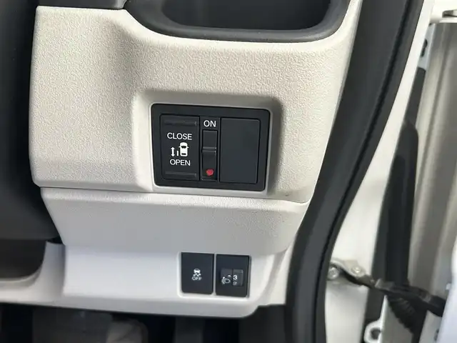 ホンダ Ｎ ＢＯＸ 千葉県 2023(令5)年 1.5万km プラチナホワイトパール ワンオーナー/ボンネットフードデカール/サイドデカール/社外14インチアルミホイール/GATHERS Apple CarPlay対応ディスプレイオーディオ/リヤワイドカメラカメラ/HONDA SENSING/アダプティブクルーズコントロール/マルチインフォメーションディスプレイ/アイドリングストップ/ソナーセンサー/電動パーキングブレーキ/左側パワースライドドア/LEDヘッドライト/リヤドアロールシェード/取扱説明書/保証書/スペアスマートキー