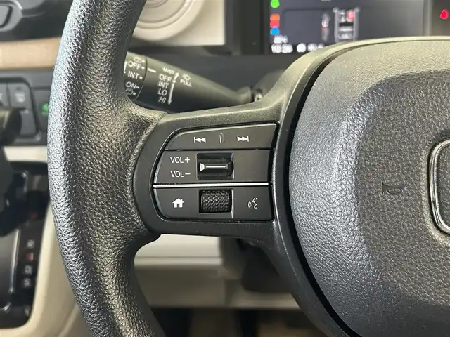 ホンダ Ｎ ＢＯＸ 千葉県 2023(令5)年 1.5万km プラチナホワイトパール ワンオーナー/ボンネットフードデカール/サイドデカール/社外14インチアルミホイール/GATHERS Apple CarPlay対応ディスプレイオーディオ/リヤワイドカメラカメラ/HONDA SENSING/アダプティブクルーズコントロール/マルチインフォメーションディスプレイ/アイドリングストップ/ソナーセンサー/電動パーキングブレーキ/左側パワースライドドア/LEDヘッドライト/リヤドアロールシェード/取扱説明書/保証書/スペアスマートキー
