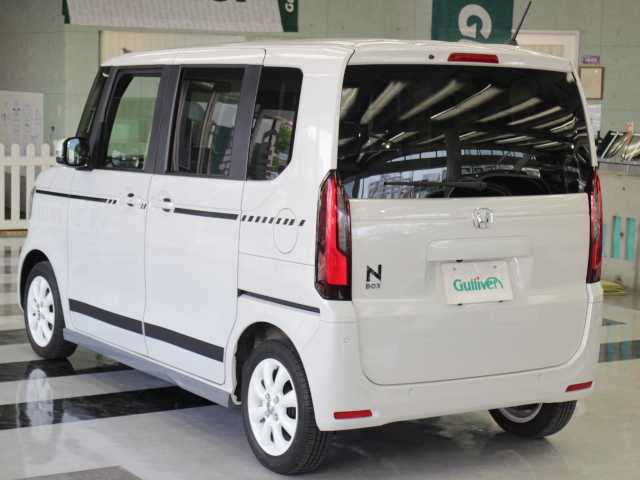 ホンダ Ｎ ＢＯＸ 千葉県 2023(令5)年 1.5万km プラチナホワイトパール ワンオーナー/ボンネットフードデカール/サイドデカール/社外14インチアルミホイール/GATHERS Apple CarPlay対応ディスプレイオーディオ/リヤワイドカメラカメラ/HONDA SENSING/アダプティブクルーズコントロール/マルチインフォメーションディスプレイ/アイドリングストップ/ソナーセンサー/電動パーキングブレーキ/左側パワースライドドア/LEDヘッドライト/リヤドアロールシェード/取扱説明書/保証書/スペアスマートキー
