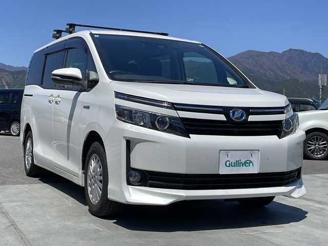 トヨタ ヴォクシー ハイブリッド V 山梨県 2017(平29)年 8万km ホワイトパールクリスタルシャイン