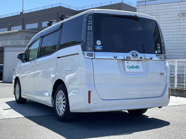 トヨタ ヴォクシー ハイブリッド V 山梨県 2017(平29)年 8万km ホワイトパールクリスタルシャイン