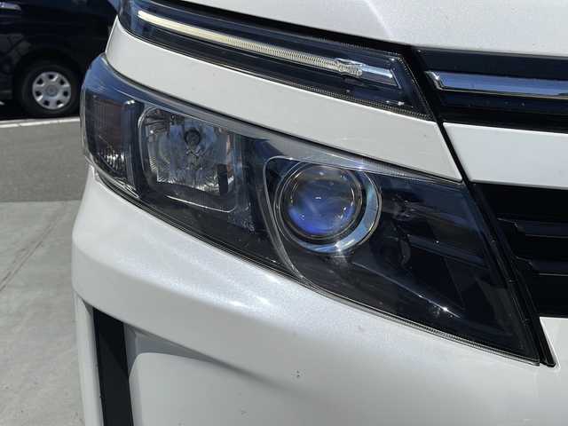 トヨタ ヴォクシー ハイブリッド V 山梨県 2017(平29)年 8万km ホワイトパールクリスタルシャイン