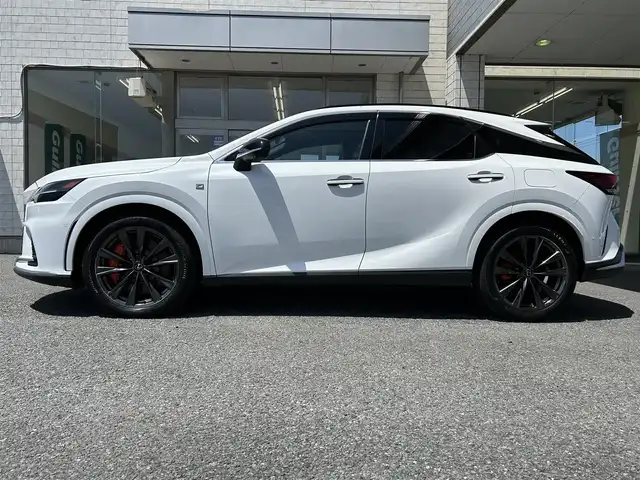 レクサス ＲＸ 350 Fスポーツ 埼玉県 2024(令6)年 1.4万km ホワイトノーヴァガラスフレーク 14インチタッチディスプレイオーディオ /ムーンルーフ/プリクラッシュセーフティシステム/ブラインドスポットモニター/3眼LEDヘッドライト/オレンジブレーキキャリパー/ドライブレコーダー/パワーシート/シートヒーター/エアーシート/ダウンヒルアシストコントロール/レーダークルーズコントロール/電動リアゲート/ETC2.0