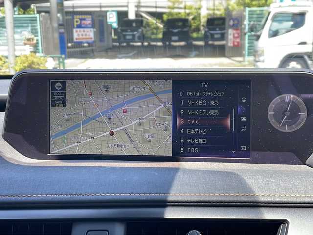 レクサス ＵＸ 200 東京都 2022(令4)年 0.9万km ブラック ワンオーナー/サンルーフ/純正メモリーナビ/フルセグテレビ/バックカメラ/アダプティブクルーズコントロール/レーンキープアシスト/オートマチックハイビーム/LEDヘッドライト/純正アルミホイール/ETC2.0/USB入力端子
