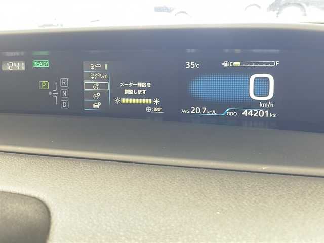 トヨタ プリウス Sツーリングセレクション 沖縄県 2022(令4)年 4.5万km アティチュードブラックマイカ 純正ナビ/   （フルセグTV/Bluetooth/USB）/バックモニター/ＥＴＣ/コーナーセンサー/前席シートヒーター/レザーシート/ステアリングスイッチ/100V電源/トヨタセーフティセンス/・衝突被害軽減ブレーキ (プリクラッシュセーフティ)																									/・ハンドル操作サポート (レーントレーシングアシスト)																									/・追従ドライブ支援機能 (レーダークルーズコントロール)																									/・車線はみ出しアラート (レーンディパーチャーアラート)																									/・自動ハイビーム (オートマチックハイビーム)																									/純正17インチアルミホイール/純正フロアマット/プッシュスタート/スマートキー/ＬＥＤライト/オートライト