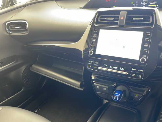 トヨタ プリウス Sツーリングセレクション 沖縄県 2022(令4)年 4.5万km アティチュードブラックマイカ 純正ナビ/   （フルセグTV/Bluetooth/USB）/バックモニター/ＥＴＣ/コーナーセンサー/前席シートヒーター/レザーシート/ステアリングスイッチ/100V電源/トヨタセーフティセンス/・衝突被害軽減ブレーキ (プリクラッシュセーフティ)																									/・ハンドル操作サポート (レーントレーシングアシスト)																									/・追従ドライブ支援機能 (レーダークルーズコントロール)																									/・車線はみ出しアラート (レーンディパーチャーアラート)																									/・自動ハイビーム (オートマチックハイビーム)																									/純正17インチアルミホイール/純正フロアマット/プッシュスタート/スマートキー/ＬＥＤライト/オートライト