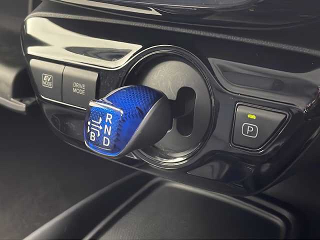 トヨタ プリウス Sツーリングセレクション 沖縄県 2022(令4)年 4.5万km アティチュードブラックマイカ 純正ナビ/   （フルセグTV/Bluetooth/USB）/バックモニター/ＥＴＣ/コーナーセンサー/前席シートヒーター/レザーシート/ステアリングスイッチ/100V電源/トヨタセーフティセンス/・衝突被害軽減ブレーキ (プリクラッシュセーフティ)																									/・ハンドル操作サポート (レーントレーシングアシスト)																									/・追従ドライブ支援機能 (レーダークルーズコントロール)																									/・車線はみ出しアラート (レーンディパーチャーアラート)																									/・自動ハイビーム (オートマチックハイビーム)																									/純正17インチアルミホイール/純正フロアマット/プッシュスタート/スマートキー/ＬＥＤライト/オートライト