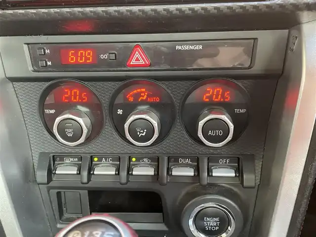 トヨタ ８６ GT リミテッド 宮城県 2015(平27)年 11万km クリスタルホワイトパール モデリスタエアロ/BLITS車高調/リアスポイラー/BLITZ製ストラットタワーバー/CROSS SPEED製アルミホイール18インチ/純正メモリナビ/ワンセグテレビ/FM・AM/CD・DVD/SD/Bluetooth/純正フロアマット/ETC2.0/クルーズコントロール/シートヒーターDN席/スマートキーx2