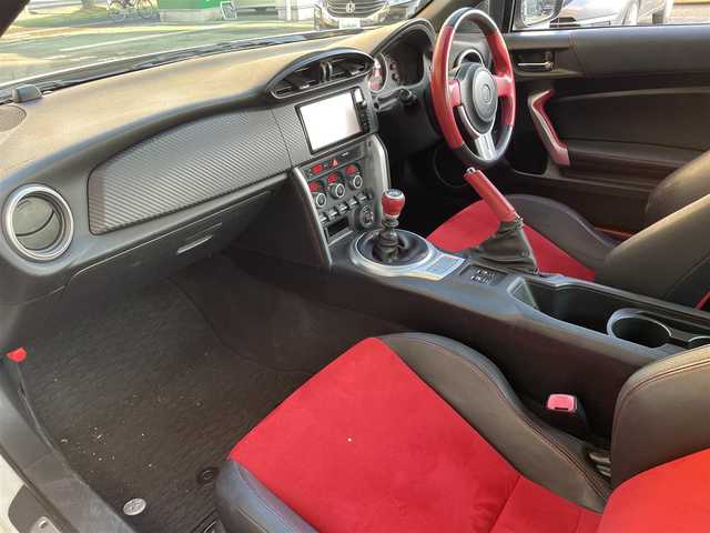 トヨタ ８６ GT リミテッド 宮城県 2015(平27)年 11万km クリスタルホワイトパール モデリスタエアロ/BLITS車高調/リアスポイラー/BLITZ製ストラットタワーバー/CROSS SPEED製アルミホイール18インチ/純正メモリナビ/ワンセグテレビ/FM・AM/CD・DVD/SD/Bluetooth/純正フロアマット/ETC2.0/クルーズコントロール/シートヒーターDN席/スマートキーx2