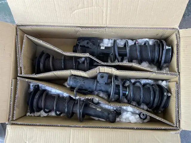 トヨタ ８６ GT リミテッド 宮城県 2015(平27)年 11万km クリスタルホワイトパール モデリスタエアロ/BLITS車高調/リアスポイラー/BLITZ製ストラットタワーバー/CROSS SPEED製アルミホイール18インチ/純正メモリナビ/ワンセグテレビ/FM・AM/CD・DVD/SD/Bluetooth/純正フロアマット/ETC2.0/クルーズコントロール/シートヒーターDN席/スマートキーx2
