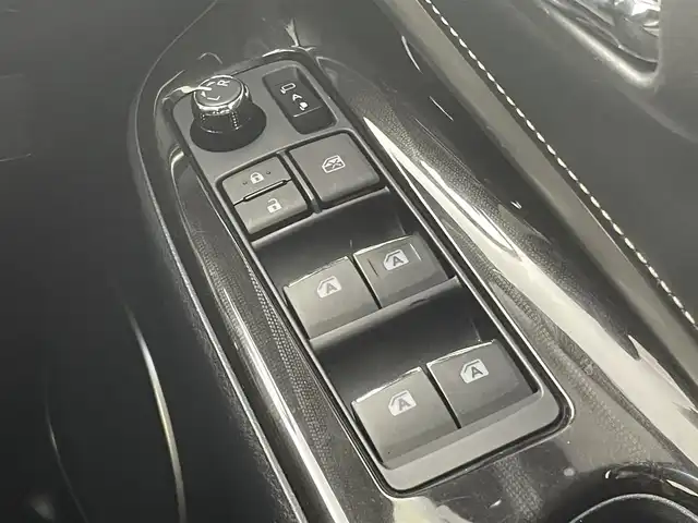 トヨタ ハリアー プレミアム 茨城県 2018(平30)年 3.8万km ブラック 社外9型ナビ/バックカメラ/フルセグ/モデリスタエアロ/衝突被害軽減ブレーキ/車線逸脱抑制装置/レーダークルーズコントロール/オートマチックハイビーム/クリアランスソナー/社外シートカバー/ETC/ドラレコ/純正18インチAW/LEDヘッドライト/スマートキー