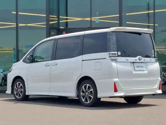 トヨタ ヴォクシー ZS 煌Ⅱ 東京都 2020(令2)年 2万km ホワイトパールクリスタルシャイン 純正9インチナビ/フリップダウンモニター/両側パワースライドドア/フルセグ/バックカメラ/ビルトインETC/ドライブレコーダー/衝突軽減ブレーキ/レーンキープアシスト/クルーズコントロール/コーナーセンサー/オートマチックハイビーム/LEDヘッドライト/スマートキー