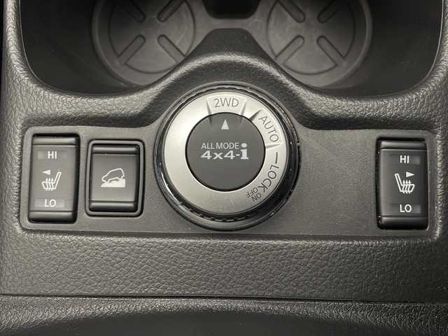 日産 エクストレイル 20X エマージェンシーブレーキ 長野県 2017(平29)年 6.4万km ダイヤモンドブラック 切り替え4WD/純正ナビ　MM336D-W/　（フルセグ/Bluetooth/CD/DVD/AUX)/バックカメラ/前方ドライブレコーダー/ETC/車線逸脱警報/衝突軽減ブレーキ/クリアランスソナー/アイドリングストップ/ECOモード/前席シートヒーター/ダウンヒルアシストコントロール/プッシュスタート/ウィンカーミラー/フロントフォグランプ/純正ドアバイザー/純正フロアマット/純正17インチアルミホイール/スマートキー