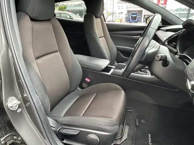 マツダ マツダ３ファストバック 15S ツーリング 宮城県 2019(令1)年 4.4万km マシーングレープレミアムM 登録時走行距離44086km/純正ナビ/FM・AM・TV・Bluetooth・CD・DVD・SD/アラウンドビューモニター/ETC/クルーズコントロール/６速マニュアル/クリアランスソナー/オートホールド機能/アイドリングストップ/スマートキー/スペアキーあり/社外アルミホイール/純正フロアマット/電動格納ミラー/オートライト/フルフラットシート/ドアバイザー
