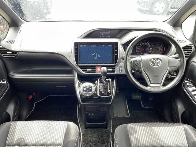 トヨタ ヴォクシー ZS 煌Ⅱ 沖縄県 2019(平31)年 7.7万km ブラッキッシュアゲハガラスフレーク 純正ナビ・TV・Bluetooth・CD・DVD/両側パワースライドドア/バックカメラ/ETC/ドライブレコーダー/コーナーセンサー/オートライト/衝突軽減システム/純正アルミ/フォグランプ/革巻きステアリング/ステアリングスイッチ