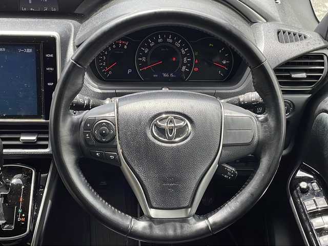 トヨタ ヴォクシー ZS 煌Ⅱ 沖縄県 2019(平31)年 7.7万km ブラッキッシュアゲハガラスフレーク 純正ナビ・TV・Bluetooth・CD・DVD/両側パワースライドドア/バックカメラ/ETC/ドライブレコーダー/コーナーセンサー/オートライト/衝突軽減システム/純正アルミ/フォグランプ/革巻きステアリング/ステアリングスイッチ