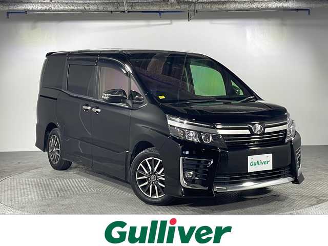 トヨタ ヴォクシー ZS 煌Ⅱ 沖縄県 2017(平29)年 7.6万km ブラック 県外仕入　/禁煙車　/７人乗り　/アルパイン１１インチナビ　/　フルセグ　Ｂｌｕｅｔｏｏｔｈ　DVD再生　CD/フリップダウンモニター　/両側パワースライドドア　/プリクラッシュセーフティ　/オートマチックハイビーム/車線逸脱警報　/バックカメラ　