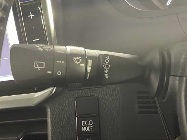 トヨタ ヴォクシー ZS 煌Ⅱ 沖縄県 2017(平29)年 7.6万km ブラック 県外仕入　/禁煙車　/７人乗り　/アルパイン１１インチナビ　/　フルセグ　Ｂｌｕｅｔｏｏｔｈ　DVD再生　CD/フリップダウンモニター　/両側パワースライドドア　/プリクラッシュセーフティ　/オートマチックハイビーム/車線逸脱警報　/バックカメラ　