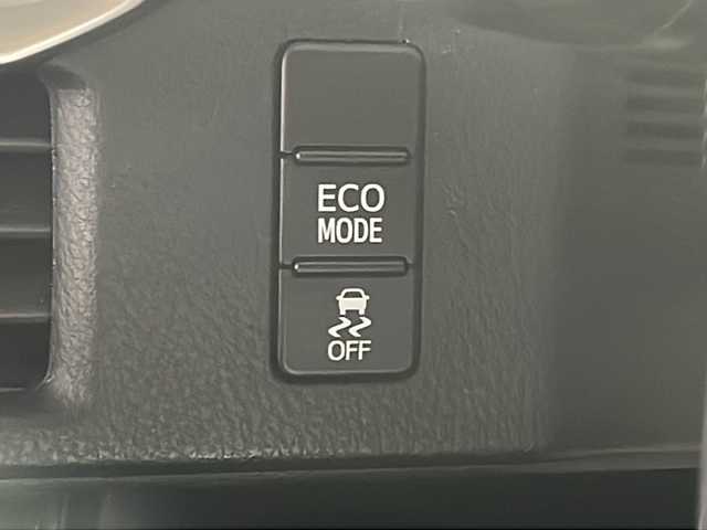 トヨタ ヴォクシー ZS 煌Ⅱ 沖縄県 2017(平29)年 7.6万km ブラック 県外仕入　/禁煙車　/７人乗り　/アルパイン１１インチナビ　/　フルセグ　Ｂｌｕｅｔｏｏｔｈ　DVD再生　CD/フリップダウンモニター　/両側パワースライドドア　/プリクラッシュセーフティ　/オートマチックハイビーム/車線逸脱警報　/バックカメラ　