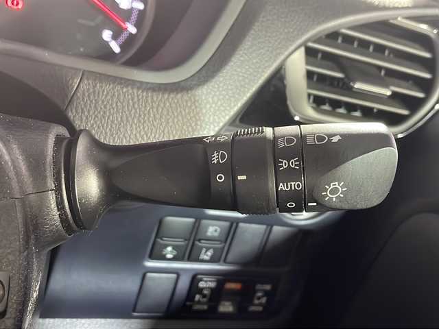 トヨタ ヴォクシー ZS 煌Ⅱ 沖縄県 2017(平29)年 7.6万km ブラック 県外仕入　/禁煙車　/７人乗り　/アルパイン１１インチナビ　/　フルセグ　Ｂｌｕｅｔｏｏｔｈ　DVD再生　CD/フリップダウンモニター　/両側パワースライドドア　/プリクラッシュセーフティ　/オートマチックハイビーム/車線逸脱警報　/バックカメラ　