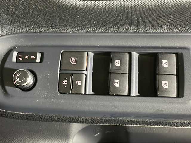 トヨタ ヴォクシー ZS 煌Ⅱ 沖縄県 2017(平29)年 7.6万km ブラック 県外仕入　/禁煙車　/７人乗り　/アルパイン１１インチナビ　/　フルセグ　Ｂｌｕｅｔｏｏｔｈ　DVD再生　CD/フリップダウンモニター　/両側パワースライドドア　/プリクラッシュセーフティ　/オートマチックハイビーム/車線逸脱警報　/バックカメラ　