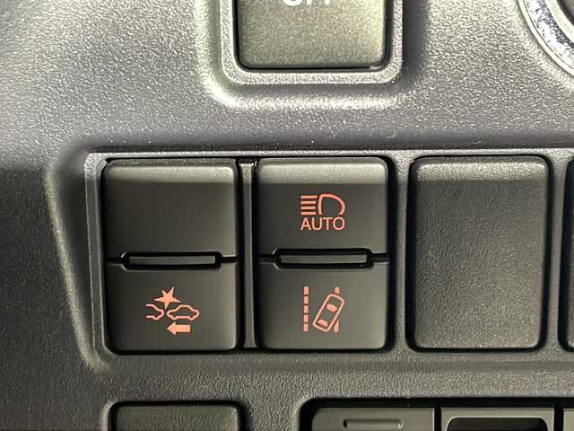 トヨタ ヴォクシー ZS 煌Ⅱ 沖縄県 2017(平29)年 7.6万km ブラック 県外仕入　/禁煙車　/７人乗り　/アルパイン１１インチナビ　/　フルセグ　Ｂｌｕｅｔｏｏｔｈ　DVD再生　CD/フリップダウンモニター　/両側パワースライドドア　/プリクラッシュセーフティ　/オートマチックハイビーム/車線逸脱警報　/バックカメラ　