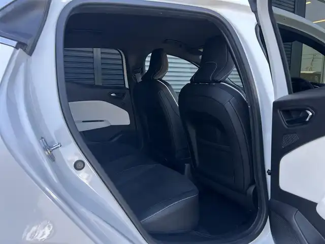 ルノー ルーテシア インテンス 茨城県 2021(令3)年 4.1万km ブラングラシエ 衝突軽減B /ACC /BOSE /ディスプレイOD /CarPlay /Bカメラ /パーキングセンサー /レーンアシスト /ブラインドスポットモニター /半革 /ステアリングヒーター /LEDヘッドライト オートハイビーム /ETC /パドルシフト /純正17inAW/禁煙車