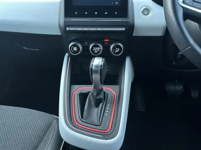 ルノー ルーテシア インテンス 茨城県 2021(令3)年 4.1万km ブラングラシエ 衝突軽減B /ACC /BOSE /ディスプレイOD /CarPlay /Bカメラ /パーキングセンサー /レーンアシスト /ブラインドスポットモニター /半革 /ステアリングヒーター /LEDヘッドライト オートハイビーム /ETC /パドルシフト /純正17inAW/禁煙車