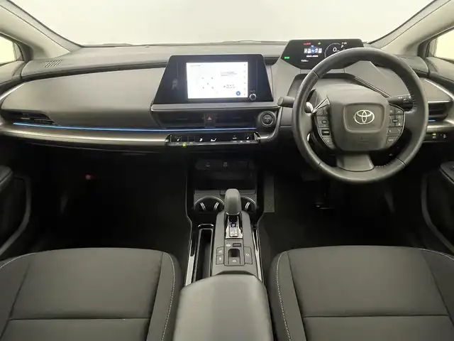 トヨタ プリウス G 岡山県 2025(令7)年 1万km グレー カラーコード：1M2/純正ディスプレイオーディオ/地デジ/Bluetooth/AppleCarPlay/バックカメラ/ブラインドスポットモニター/AC100V/シートヒーター/セーフティセンス /・プリクラッシュセーフティ/・レーンキープアシスト/・オートハイビーム/レーダークルーズコントロール/LEDヘッドライト/コーナーセンサー /オートライト/プッシュスタート /スマートキー