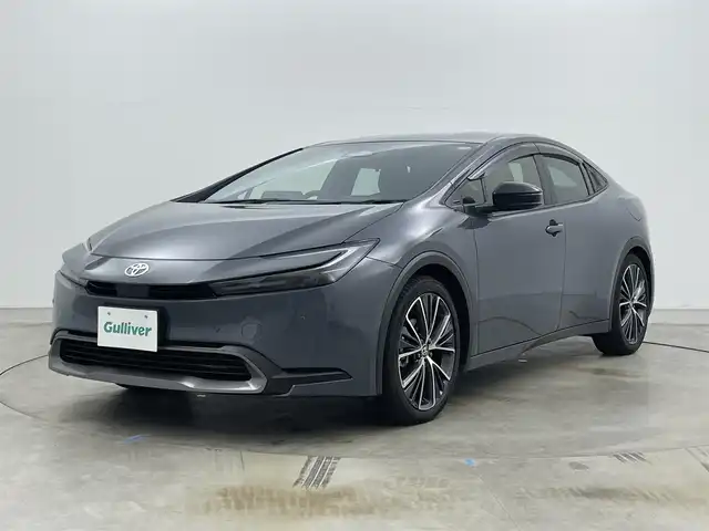 トヨタ プリウス G 岡山県 2025(令7)年 1万km グレー カラーコード：1M2/純正ディスプレイオーディオ/地デジ/Bluetooth/AppleCarPlay/バックカメラ/ブラインドスポットモニター/AC100V/シートヒーター/セーフティセンス /・プリクラッシュセーフティ/・レーンキープアシスト/・オートハイビーム/レーダークルーズコントロール/LEDヘッドライト/コーナーセンサー /オートライト/プッシュスタート /スマートキー