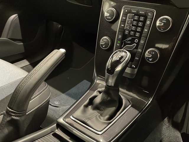 ボルボ Ｖ４０ D4 モメンタム 新潟県 2018(平30)年 5万km オニキスブラックP 衝突警告/ブラインドスポット・インフォメーション・システム/アダプティブ・クルーズ・コントロール/レーン・キーピング・エイド/ブレーキアシスト/アクティブ・ハイビーム/リアビューカメラ/スポーツモード付ESC/HDDナビゲーションシステム/・CD/DVD/TV/BT/ETC/パワーシート/シートヒーター/LEDヘッドライト/パドルシフト