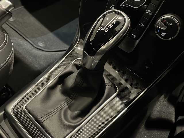 ボルボ Ｖ４０ D4 モメンタム 新潟県 2018(平30)年 5万km オニキスブラックP 衝突警告/ブラインドスポット・インフォメーション・システム/アダプティブ・クルーズ・コントロール/レーン・キーピング・エイド/ブレーキアシスト/アクティブ・ハイビーム/リアビューカメラ/スポーツモード付ESC/HDDナビゲーションシステム/・CD/DVD/TV/BT/ETC/パワーシート/シートヒーター/LEDヘッドライト/パドルシフト