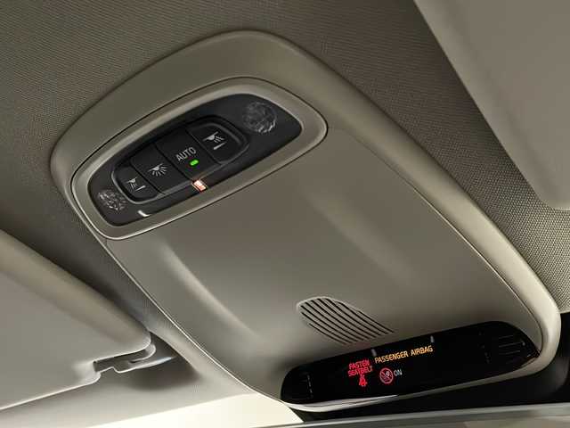 ボルボ Ｖ４０ D4 モメンタム 新潟県 2018(平30)年 5万km オニキスブラックP 衝突警告/ブラインドスポット・インフォメーション・システム/アダプティブ・クルーズ・コントロール/レーン・キーピング・エイド/ブレーキアシスト/アクティブ・ハイビーム/リアビューカメラ/スポーツモード付ESC/HDDナビゲーションシステム/・CD/DVD/TV/BT/ETC/パワーシート/シートヒーター/LEDヘッドライト/パドルシフト