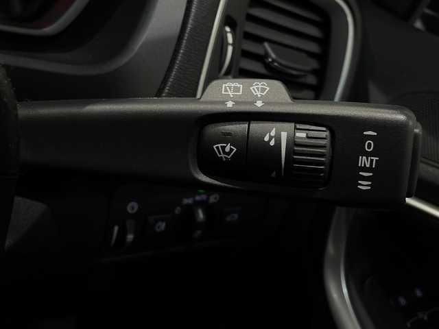 ボルボ Ｖ４０ D4 モメンタム 新潟県 2018(平30)年 5万km オニキスブラックP 衝突警告/ブラインドスポット・インフォメーション・システム/アダプティブ・クルーズ・コントロール/レーン・キーピング・エイド/ブレーキアシスト/アクティブ・ハイビーム/リアビューカメラ/スポーツモード付ESC/HDDナビゲーションシステム/・CD/DVD/TV/BT/ETC/パワーシート/シートヒーター/LEDヘッドライト/パドルシフト