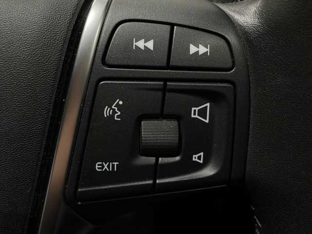 ボルボ Ｖ４０ D4 モメンタム 新潟県 2018(平30)年 5万km オニキスブラックP 衝突警告/ブラインドスポット・インフォメーション・システム/アダプティブ・クルーズ・コントロール/レーン・キーピング・エイド/ブレーキアシスト/アクティブ・ハイビーム/リアビューカメラ/スポーツモード付ESC/HDDナビゲーションシステム/・CD/DVD/TV/BT/ETC/パワーシート/シートヒーター/LEDヘッドライト/パドルシフト