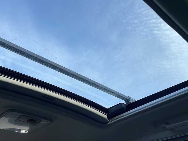 トヨタ ハイエース レジアス 長野県 1998(平10)年 6.5万km ホワイトパールマイカ/シルバーM ・社外オーディオ/CD/・ツインサンルーフ/・ETC/・オートライト/・フォグライト/・リモコンキー/・純正15インチアルミホイール/・電動格納ミラー/・フロアマット