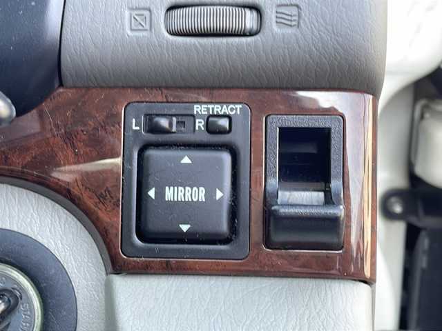 トヨタ ハイエース レジアス 長野県 1998(平10)年 6.5万km ホワイトパールマイカ/シルバーM ・社外オーディオ/CD/・ツインサンルーフ/・ETC/・オートライト/・フォグライト/・リモコンキー/・純正15インチアルミホイール/・電動格納ミラー/・フロアマット