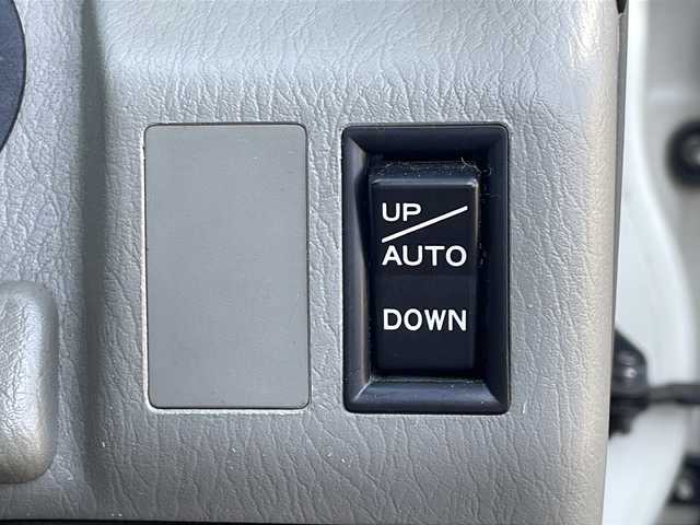 トヨタ ハイエース レジアス 長野県 1998(平10)年 6.5万km ホワイトパールマイカ/シルバーM ・社外オーディオ/CD/・ツインサンルーフ/・ETC/・オートライト/・フォグライト/・リモコンキー/・純正15インチアルミホイール/・電動格納ミラー/・フロアマット