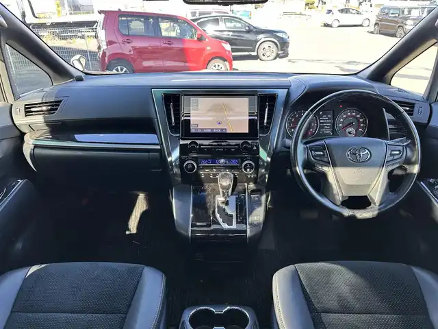 トヨタ アルファード S タイプゴールド 宮城県 2021(令3)年 5.2万km ホワイトパールクリスタルシャイン ツインムーンルーフ/デジタルインナーミラー/＝＝＝/セーフティセンス/・プリクラッシュセーフティ/・レーントレーシングアシスト/・アダプティブハイビームシステム/・全車速追従機能付レーダークルーズコントロール/・ロードサインアシスト/ブラインドスポットモニター/パーキングサポートブレーキ（後方接近車両/前後方静止物）/純正12インチフリップダウンモニター/9インチディスプレイオーディオ/・ナビ機能付/・CD/DVDデッキ/・Bluetooth/バックカメラ/ビルトインETC2.0/ドライブレコーダー/AC100V/100Wアクセサリーコンセント/パワーバックドア/両側パワースライドドア/ハーフレザーシート/ウッドコンビステアリング/ステアリングスイッチ/電動パーキングブレーキ/ブレーキホールド/3眼LEDヘッドランプ/フォグランプ/オートライト/スマートキー＆プッシュスタート/電動格納ミラー/純正18インチAW/フロアマット/ドアバイザー/W/サイド/カーテンエアバッグ