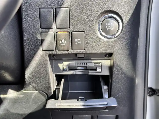 トヨタ アルファード S タイプゴールド 宮城県 2021(令3)年 5.2万km ホワイトパールクリスタルシャイン ツインムーンルーフ/デジタルインナーミラー/＝＝＝/セーフティセンス/・プリクラッシュセーフティ/・レーントレーシングアシスト/・アダプティブハイビームシステム/・全車速追従機能付レーダークルーズコントロール/・ロードサインアシスト/ブラインドスポットモニター/パーキングサポートブレーキ（後方接近車両/前後方静止物）/純正12インチフリップダウンモニター/9インチディスプレイオーディオ/・ナビ機能付/・CD/DVDデッキ/・Bluetooth/バックカメラ/ビルトインETC2.0/ドライブレコーダー/AC100V/100Wアクセサリーコンセント/パワーバックドア/両側パワースライドドア/ハーフレザーシート/ウッドコンビステアリング/ステアリングスイッチ/電動パーキングブレーキ/ブレーキホールド/3眼LEDヘッドランプ/フォグランプ/オートライト/スマートキー＆プッシュスタート/電動格納ミラー/純正18インチAW/フロアマット/ドアバイザー/W/サイド/カーテンエアバッグ