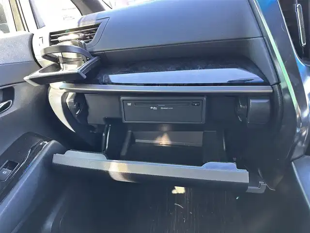 トヨタ アルファード S タイプゴールド 宮城県 2021(令3)年 5.2万km ホワイトパールクリスタルシャイン ツインムーンルーフ/デジタルインナーミラー/＝＝＝/セーフティセンス/・プリクラッシュセーフティ/・レーントレーシングアシスト/・アダプティブハイビームシステム/・全車速追従機能付レーダークルーズコントロール/・ロードサインアシスト/ブラインドスポットモニター/パーキングサポートブレーキ（後方接近車両/前後方静止物）/純正12インチフリップダウンモニター/9インチディスプレイオーディオ/・ナビ機能付/・CD/DVDデッキ/・Bluetooth/バックカメラ/ビルトインETC2.0/ドライブレコーダー/AC100V/100Wアクセサリーコンセント/パワーバックドア/両側パワースライドドア/ハーフレザーシート/ウッドコンビステアリング/ステアリングスイッチ/電動パーキングブレーキ/ブレーキホールド/3眼LEDヘッドランプ/フォグランプ/オートライト/スマートキー＆プッシュスタート/電動格納ミラー/純正18インチAW/フロアマット/ドアバイザー/W/サイド/カーテンエアバッグ