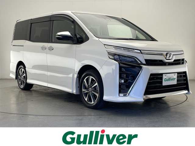トヨタ ヴォクシー ZS 煌Ⅱ 宮崎県 2019(令1)年 2.6万km ホワイトパールクリスタルシャイン Toyota Safety Sense/〇プリクラシュセーフティ/〇レーンディパーチャーアラート/〇パーキングサポートブレーキ/〇クリアランスソナー/〇オートマチックハイビーム/〇先行車発進告知/純正7インチナビ/フルセグTV/CD/DVD/Bluetooth/両側パワースライドドア/クルーズコントロール/純正ドライブレコーダー/ステアリングリモコン/ビルトインETC/純正16インチAW/スマートキー/アイドリングストップ/純正フロアマット
