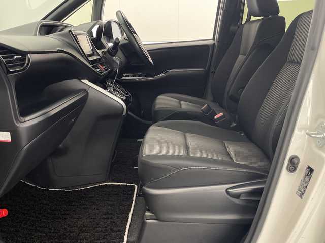 トヨタ ヴォクシー ZS 煌Ⅱ 宮崎県 2019(令1)年 2.6万km ホワイトパールクリスタルシャイン Toyota Safety Sense/〇プリクラシュセーフティ/〇レーンディパーチャーアラート/〇パーキングサポートブレーキ/〇クリアランスソナー/〇オートマチックハイビーム/〇先行車発進告知/純正7インチナビ/フルセグTV/CD/DVD/Bluetooth/両側パワースライドドア/クルーズコントロール/純正ドライブレコーダー/ステアリングリモコン/ビルトインETC/純正16インチAW/スマートキー/アイドリングストップ/純正フロアマット