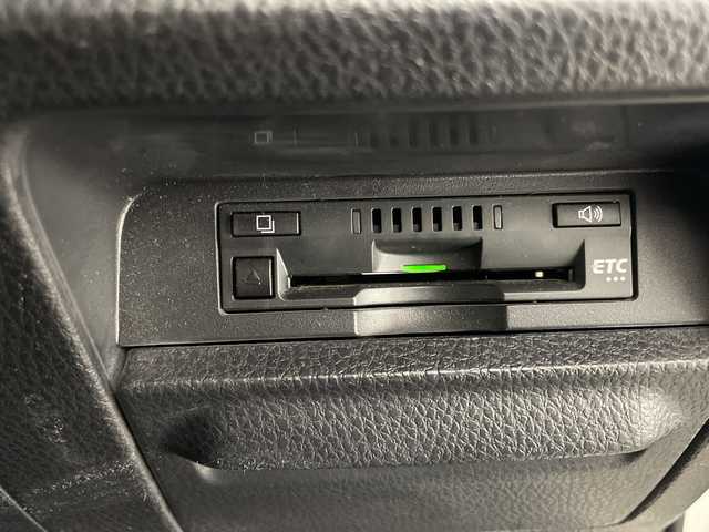 トヨタ ヴォクシー ZS 煌Ⅱ 宮崎県 2019(令1)年 2.6万km ホワイトパールクリスタルシャイン Toyota Safety Sense/〇プリクラシュセーフティ/〇レーンディパーチャーアラート/〇パーキングサポートブレーキ/〇クリアランスソナー/〇オートマチックハイビーム/〇先行車発進告知/純正7インチナビ/フルセグTV/CD/DVD/Bluetooth/両側パワースライドドア/クルーズコントロール/純正ドライブレコーダー/ステアリングリモコン/ビルトインETC/純正16インチAW/スマートキー/アイドリングストップ/純正フロアマット