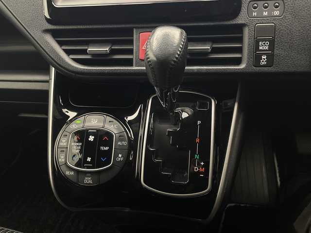 トヨタ ヴォクシー ZS 煌Ⅱ 宮崎県 2019(令1)年 2.6万km ホワイトパールクリスタルシャイン Toyota Safety Sense/〇プリクラシュセーフティ/〇レーンディパーチャーアラート/〇パーキングサポートブレーキ/〇クリアランスソナー/〇オートマチックハイビーム/〇先行車発進告知/純正7インチナビ/フルセグTV/CD/DVD/Bluetooth/両側パワースライドドア/クルーズコントロール/純正ドライブレコーダー/ステアリングリモコン/ビルトインETC/純正16インチAW/スマートキー/アイドリングストップ/純正フロアマット