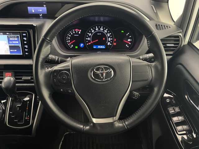 トヨタ ヴォクシー ZS 煌Ⅱ 宮崎県 2019(令1)年 2.6万km ホワイトパールクリスタルシャイン Toyota Safety Sense/〇プリクラシュセーフティ/〇レーンディパーチャーアラート/〇パーキングサポートブレーキ/〇クリアランスソナー/〇オートマチックハイビーム/〇先行車発進告知/純正7インチナビ/フルセグTV/CD/DVD/Bluetooth/両側パワースライドドア/クルーズコントロール/純正ドライブレコーダー/ステアリングリモコン/ビルトインETC/純正16インチAW/スマートキー/アイドリングストップ/純正フロアマット