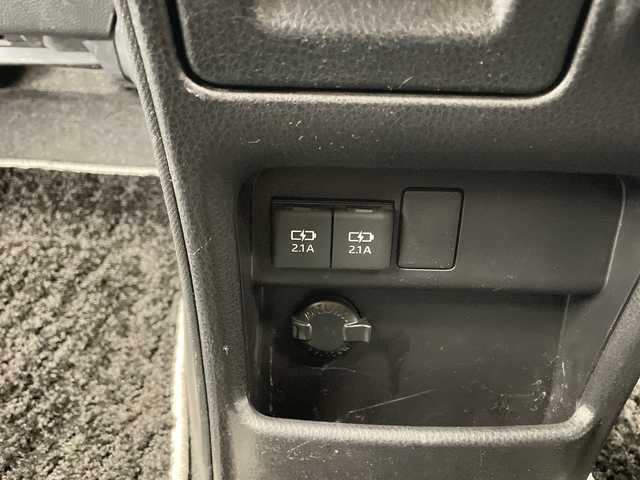 トヨタ ヴォクシー ZS 煌Ⅱ 宮崎県 2019(令1)年 2.6万km ホワイトパールクリスタルシャイン Toyota Safety Sense/〇プリクラシュセーフティ/〇レーンディパーチャーアラート/〇パーキングサポートブレーキ/〇クリアランスソナー/〇オートマチックハイビーム/〇先行車発進告知/純正7インチナビ/フルセグTV/CD/DVD/Bluetooth/両側パワースライドドア/クルーズコントロール/純正ドライブレコーダー/ステアリングリモコン/ビルトインETC/純正16インチAW/スマートキー/アイドリングストップ/純正フロアマット