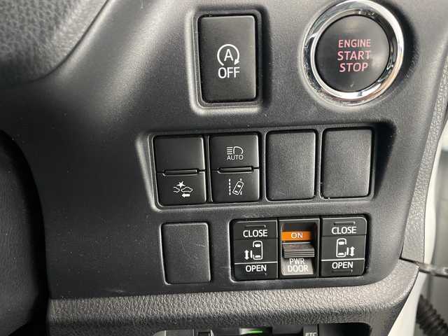 トヨタ ヴォクシー ZS 煌Ⅱ 宮崎県 2019(令1)年 2.6万km ホワイトパールクリスタルシャイン Toyota Safety Sense/〇プリクラシュセーフティ/〇レーンディパーチャーアラート/〇パーキングサポートブレーキ/〇クリアランスソナー/〇オートマチックハイビーム/〇先行車発進告知/純正7インチナビ/フルセグTV/CD/DVD/Bluetooth/両側パワースライドドア/クルーズコントロール/純正ドライブレコーダー/ステアリングリモコン/ビルトインETC/純正16インチAW/スマートキー/アイドリングストップ/純正フロアマット