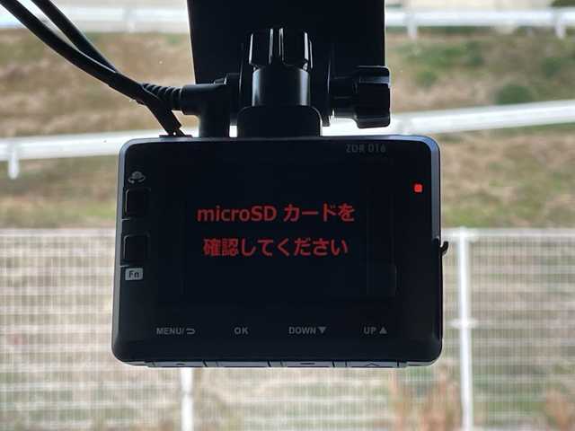 ダイハツ タント カスタム RS 岡山県 2019(令1)年 5.2万km ブライトシルバーメタリック 純正ナビ　NMZK-W69D/フルセグTV、CD、DVD、Bluetooth/AM、FM/バックカメラ/ビルトインETC/両側パワースライドドア/前後ドライブレコーダー/ハーフレザーシート/USB充電/ハーフレザーシート/リアロールサンシェード/エンジンスターター/オートライト/プッシュスタート/スマートキー
